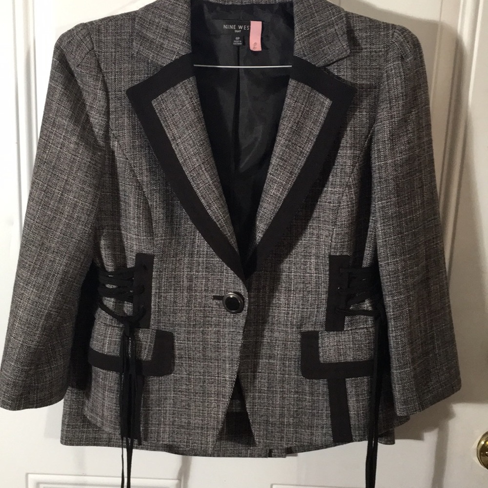 Nine West business suit skirt and one button jacket side laces on jacket size 6P